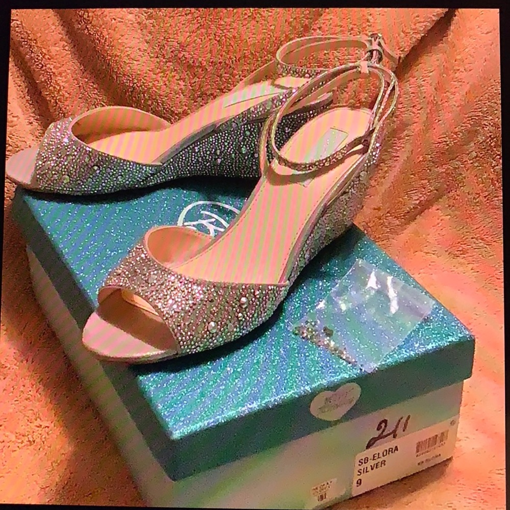 Betsey Johnson Silver Sequin Wedge Sandals 9M